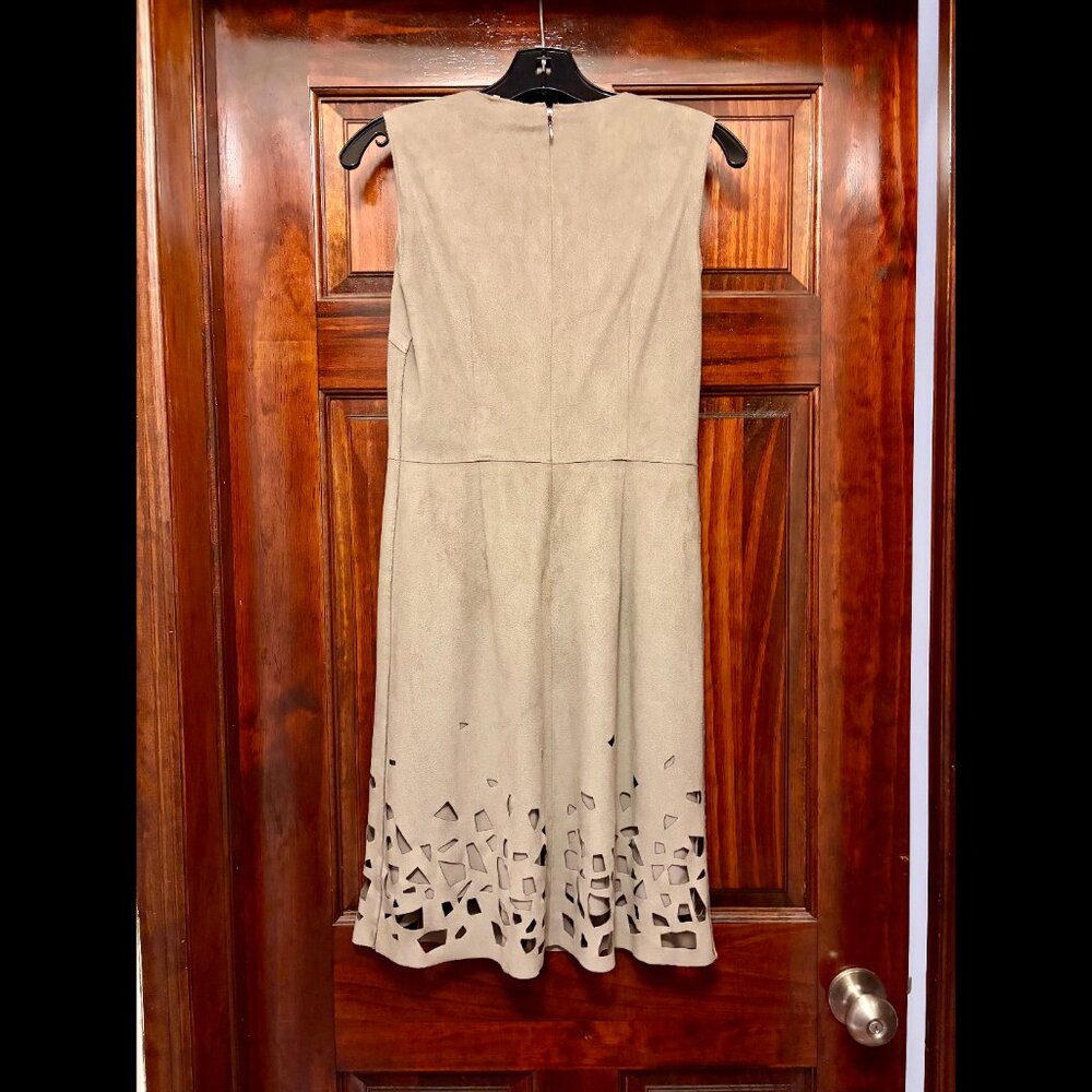 Elie Tahari — "Emily" Faux Suede Laser-Cut Hem Fit & Flare Dress (US 2) - Picture 3 of 4